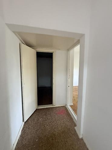 гасниса: 4 комнаты, 85 м², 12 мкр 1 этаж, Требуется ремонт — 8
