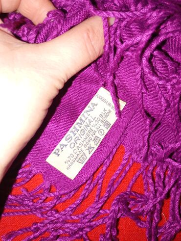 Kape, šalovi i rukavice: Kape zenske,muske,deciji i salovi.Novo i kao novo kape po 250d salovi — 26