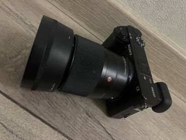 Фотоаппараты: Sony 6300. Sigma 30мм 1.8 Штатив! Рюкзак! Состояние хорошая! Есть