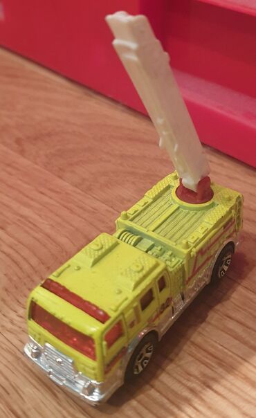 igracka kraba: Matchbox Mattel vatrogasci 2004 vatrogasni kamion - fire ladder truck