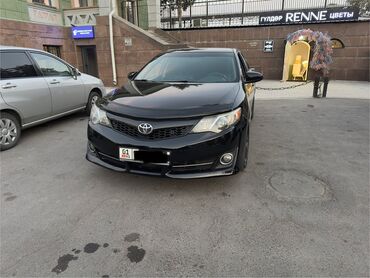 шторка камри 35: Черный седан Toyota Camry 50 с затемненными стеклами и черными
