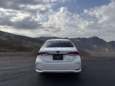 королев: Toyota Corolla: 2022 г., 1.8 л, Вариатор, Гибрид, Седан — 3