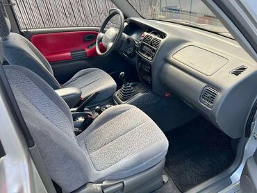 Suzuki: Suzuki Grand Vitara: 1.6 l. | 2001 έ. 265000 km. SUV/4x4 — 5