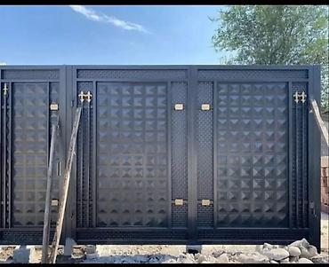 Распашные ворота: Металлические уличные ворота современного дизайна - Материал — 8