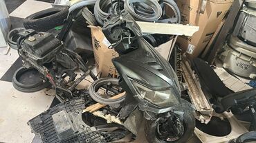 ZİL: Moped satilir her seyi var sadece motora gore sokulub