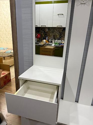 Dəhliz dolabları: İşlənmiş, 2 qapılı, Güzgülü, Ağ, Açılan, Düz dolab — 5