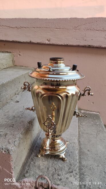xırdalanda işlənmiş ev əşyaları: Salam 1 əsirdən Çoxdu istehsal olan Altun Samovar 1898 ilin . Kupok