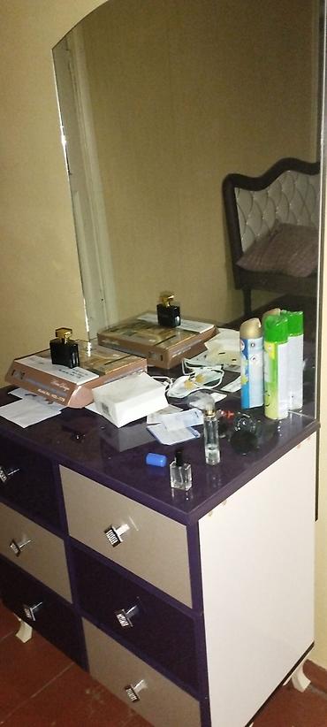 dekor saatlar: Güzgülü kosmetik stol və komod dəsti - Üstündə böyük, yarımdairə — 1