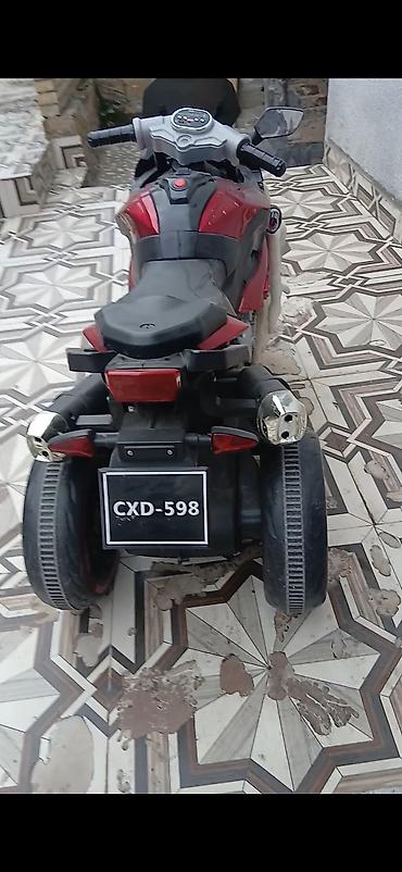 Uşaq dünyası: Uşaq elektro-motosikleti – 3 təkərli model Xüsusiyyətlər: - Korpus — 1