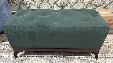 Пуфики: Элегантная банкетка прямоугольной формы, обтянутая мягкой тканью — 36