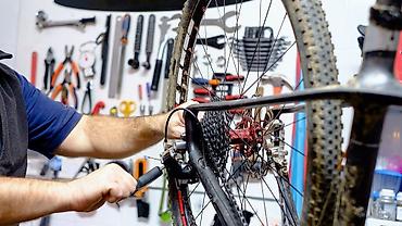 Şəhər velosipedləri: Velosiped təmiri. Hər növ velposipedlərin (şosse, trek, dağ — 5