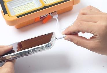 Солнечные прожекторы: Светодиодный прожектор с солнечной панелью и USB‑выходом - Мощный — 4