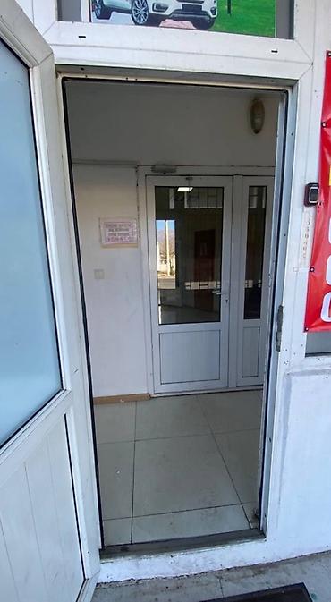 Продажа коммерческой недвижимости: Продажа магазинов В жилом доме, 54 м², С сигнализацией, 1 этаж — 3