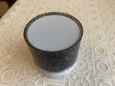 Karaoke: Portativ Bluetooth dinamik, yığcam ölçüsü sayəsində rahatlıqla daşına