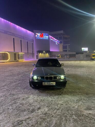 BMW: BMW 5 series: 1988 г., 2 л, Механика, Бензин, Седан