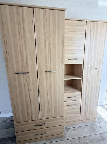 отдам даром женские веши: Колдонулган шкаф менен стол сатылат.5000 сом — 4