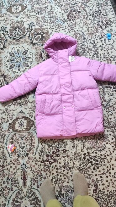 детский пальто: Детская зимняя куртка-пуховик розово‑лилового цвета. - Теплая