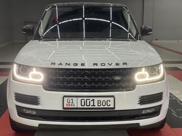 Land Rover: Белый внедорожник Range Rover с черной крышей. Автомобиль имеет полный
