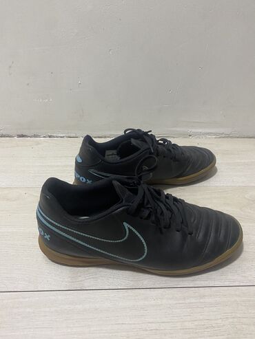 air zoom бутсы: Продаю бутсы, Nike tiempo original. 41-42 размер подойдет. Состояние