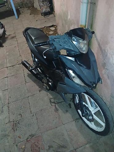 elektrikli cross motor: Sport üslublu skuter-tipli motosiklet - Kuzov: agressiv dizaynlı qara — 3