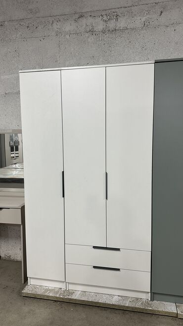 Шкафы для одежды: Качество на первом месте! Прослужит вам долгие годы! Трехдверный шкаф — 19