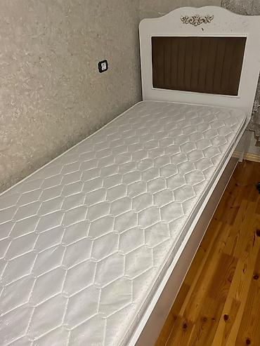 Çarpayılar: Bir nəfərlik çarpayı və döşək dəsti təzədi işlənməyib - Ölçü: təxmini — 2