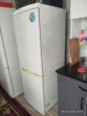 mini refrigerator: Холодильник LG, Б/у, Двухкамерный, 150 * — 2
