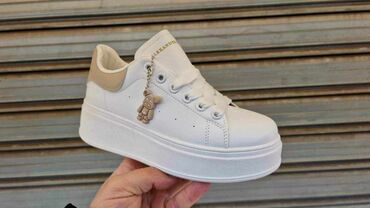 Sneakers & Athletic shoes: Alexander McQueen, color - White