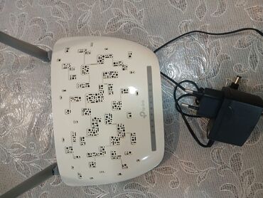 tp link modem qiymetleri: TP-Link Wi‑Fi router - Model: TP-Link (üzərində TP-Link loqosu və LED