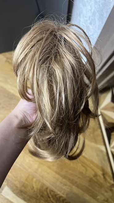 Təbii saçlar, pariklər: Parik, Süni — 10