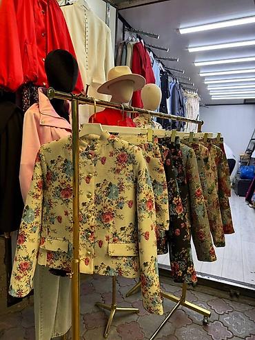 Женский костюм с жаккардовым цветочным принтом - Комплект