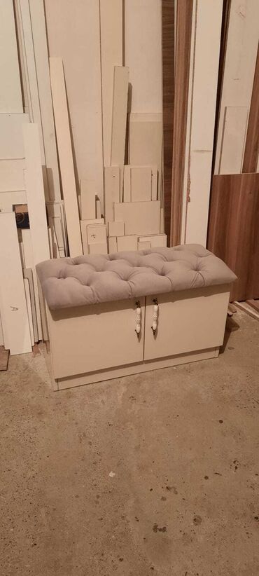 Ev üçün digər mebel: Yüngül krem rəngdə, yumşaq parçadan hazırlanmış oturacağı olan lalafo.az -da Ev üçün digər mebel: Yüngül krem rəngdə, yumşaq parçadan hazırlanmış oturacağı olan