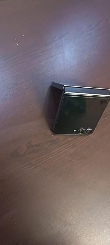 açılıb bağlanan telefonlar: Samsung Galaxy Z Flip7 FE, 256 GB, rəng - Qara, Barmaq izi — 9
