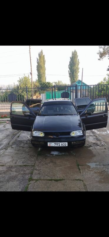 на фит диски: Пятидверный хэтчбек Volkswagen Golf III черного цвета. Автомобиль