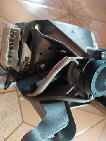 Ütülər və buxarlayıcılar: Sharp paltaryuyan maşın üçün nəzərdə tutulmuş bu motor, maşının