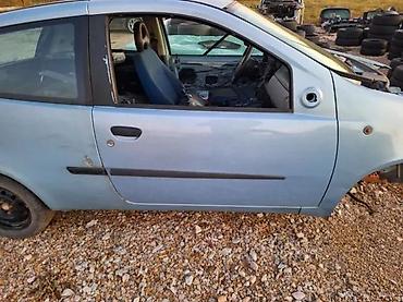 kompresor klime: FIAT PUNTO VRATA PLAVA BOJA | Punto 3v vrata u plavoj boji. Cena se — 3