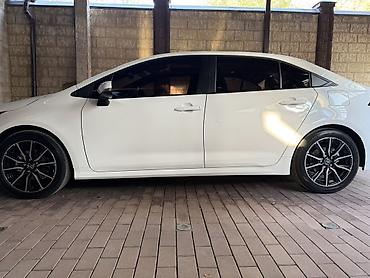 b y d: Toyota Corolla: 2026 г., 1.8 л, Вариатор, Гибрид, Седан — 6
