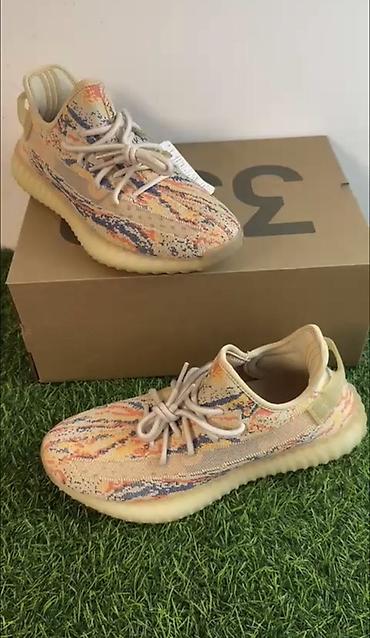 Patike: Patike – silueta inspirisana modelom 350 sa Boost-stil đonom Brojevi — 1