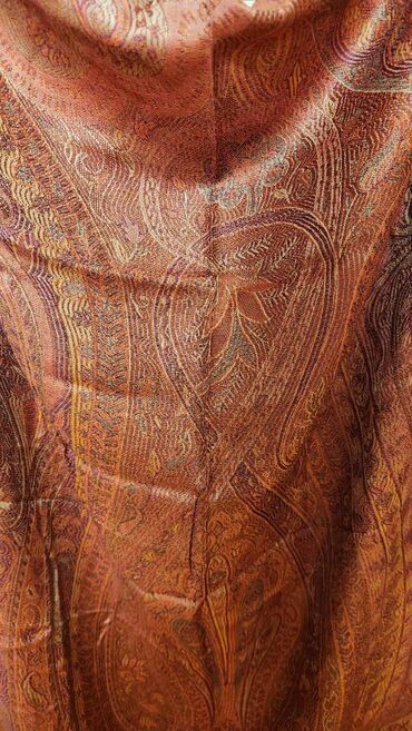 Baş geyimləri: Paşmina şarf Hindistandan hədiyyə olaraq alınmışdı. Ehtiyac olmadığı — 7