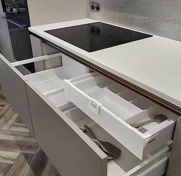 tankdakı qarderob: Müasir dizaynlı modullu mətbəx mebeli komplekti - Üslub: minimalist — 4
