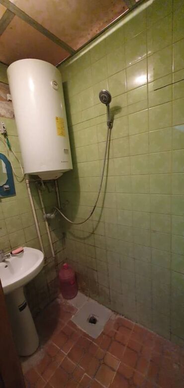 Uzunmüddətli kirayə mənzillər: Yasamal rayonu, 20 Yanvar metrosunun yaxınlığı, köhnə tikili, 5 — 6