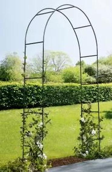 Baštenska dekoracija: Baštenska metalna pergola – luk za penjačice - Elegantna samostojeća — 13