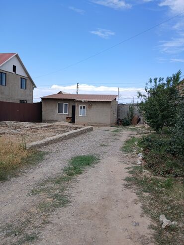 овальная кровать: Продаётся участок 4 соток. Времянка 2 х комнатная, есть сан узел