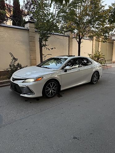 lada 2106: Toyota Camry: 2022 г., Гибрид, Седан — 3