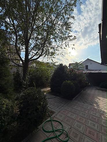 Продажа коттеджей и домов: 4 комнаты, 212 м², 4 соток, Бишкек, Кок-Жар мкр Собственник — 12