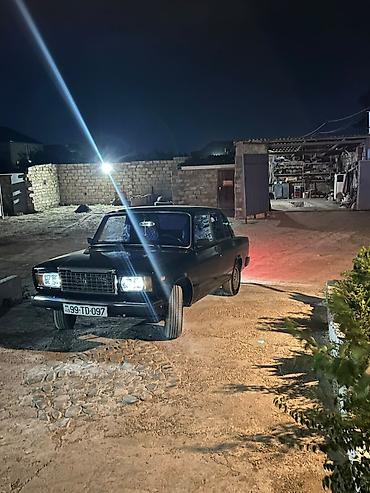 nol 7 maşın: LADA 2107 sedan – qara rəng, klassik kuzov dizaynı. - 4 qapılı, arxa — 1