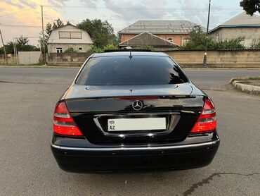 Mercedes-Benz: Mercedes-Benz E 240: 2.6 l | 2004 il Sedan — 6