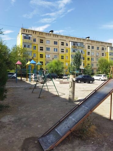 посуточные квартиры в караколе: 2 бөлмө, 48 кв. м, 105-серия, 2 кабат, Эски ремонт