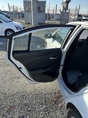 Chevrolet: Chevrolet Onix: 2020 г., Бензин, Седан — 6