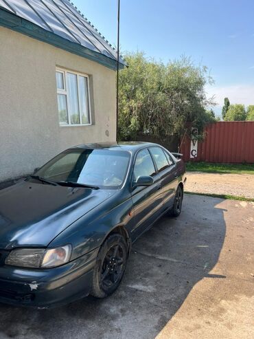 срочно продам авто в связи с переездом: Toyota Carina E: 1997 г., 1.8 л, Механика, Бензин, Седан